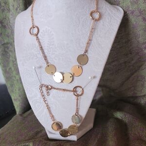 GOLD TONE NECKLACE & BRACELET SET NWOT